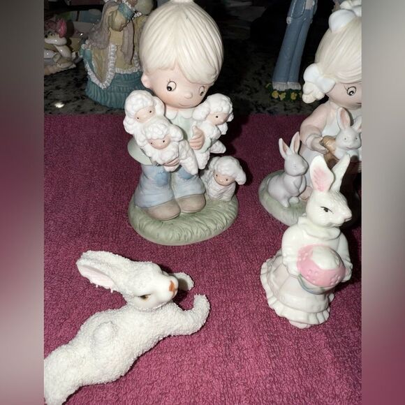 Charming Figurine Set with Children and Animals Easter bunnies - Picture 3 of 3